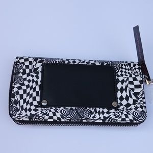 Black and white wristlet heart Butterfly zip around wallet illusion NWT